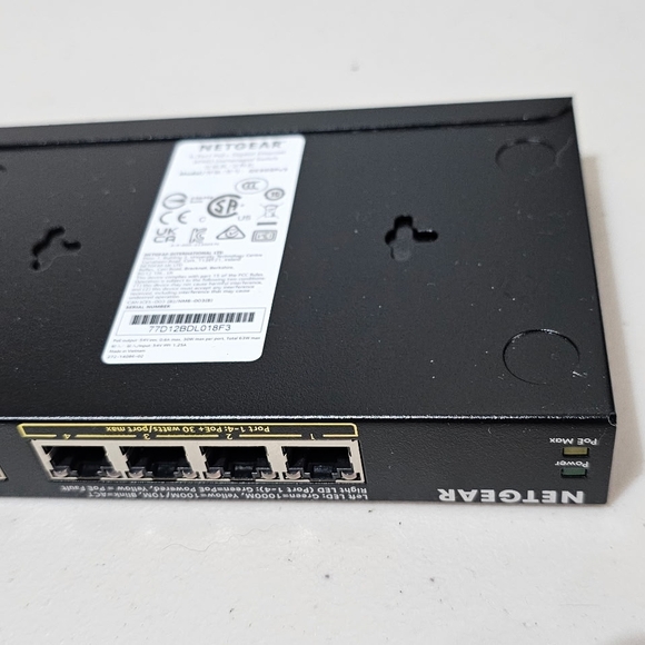 NETGEAR GS305P Black Wired Router - Picture 2 of 3